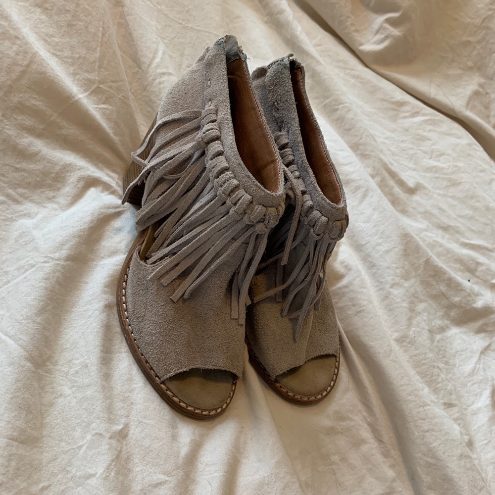 Frayed fringe block heels!